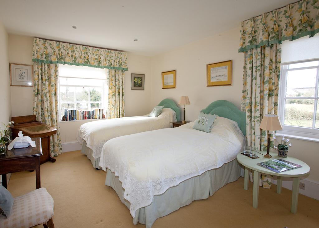 Hotel Brunton Farmhouse Collingbourne Kingston Exterior foto