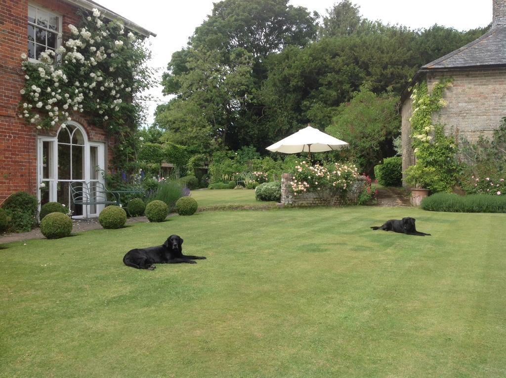 Hotel Brunton Farmhouse Collingbourne Kingston Exterior foto